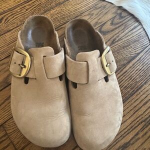 Birkenstock Tan Suede Buckle clogs